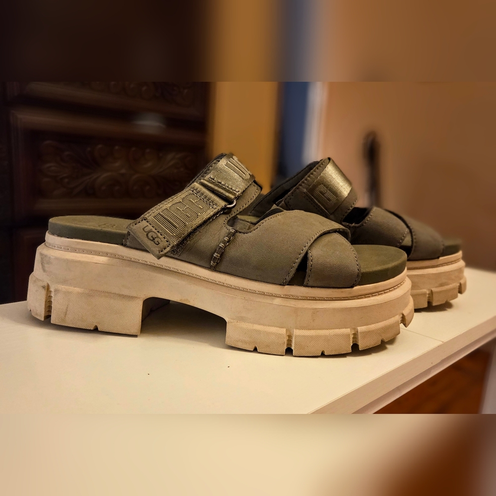 UGG Green Sandals W9